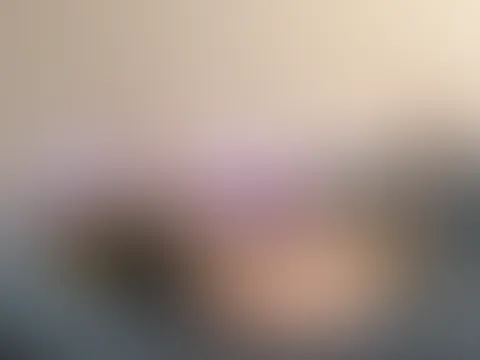 Bevor der Dildo reingesteckt wird, sind erst die F****r dran 😈😉 mal fühlen wie nass ich bin 😁