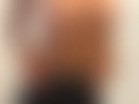 Meinst du, ich kann so auf die Arbeit gehen? 🤭 Oder besteht akute Ablenkungsgefahr? 😏❤️ Ich warte lieber auf dein Urteil, bevor ich loslege. 😘