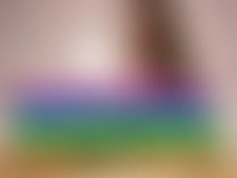 Als Schulmädchen mit dem Vibrator und dem großen Dildo besorgt!