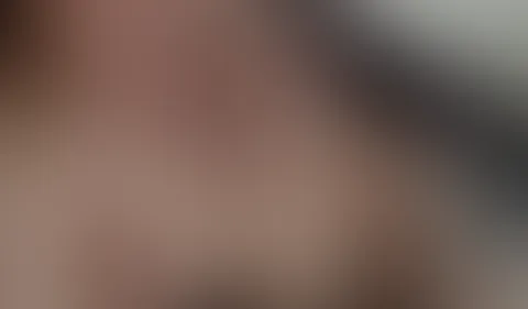 Na Darling🤭hast du gut geschlafen?☺️ für mich startet der Freitag schön nackt auf der Couch hehe🍒🔥