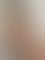 Es wird langsam wärmer draußen und ich mach meinen Intim Bereich endlich ready für die Bikini Saison 😏😍😜 Stehst du auf glatt rasiert oder magst du eher wilde Frisuren?
