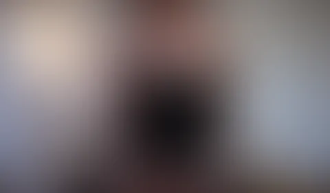 Extrem behaarte BBW im Negligé ! Alle Hüllen fallen!