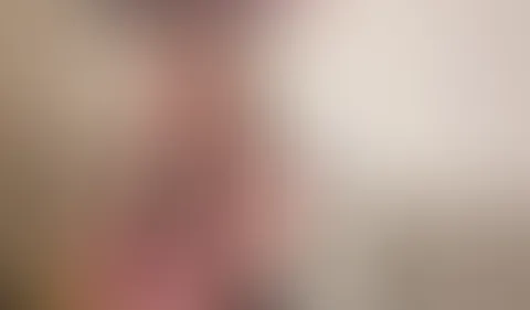 Eine Swingerparty mit besonderen Erkennungsmerkmalen: Nämlich mit Leuchtbändchen – was hat es damit auf sich? Welche Farbe steht wofür, wer ist Gipfelstürmer wer will erst mal schauen? Wer hat einen h