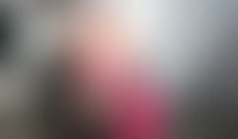 Mit starkem Strahl in die Glasschüssel gepieselt