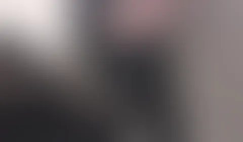 ich nehm dich in die Schwimmbad Umkleide mit und zeig dir mein V******n von unten
