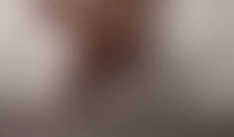 MissLunatic, ein absolut geiles Newcomer Teen zeigt dir in ihren schönen roten Dessous wie sie sich von ihrem Druck befreit! Wie hart und geil sie sich ihre Teenyf***e penetriert! ….. So unfassbar hei