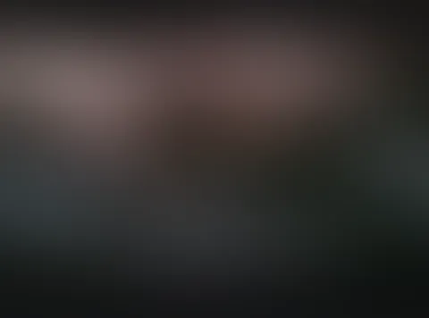 Geile schiebt sich Dildo in die M****i