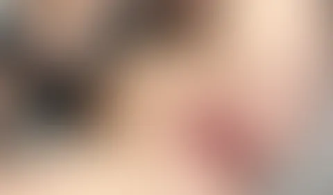Langsam ziehe ich den Lush aus meiner P***y, lehn dich zurück und genieße wie der Saft aus mir herausläuft