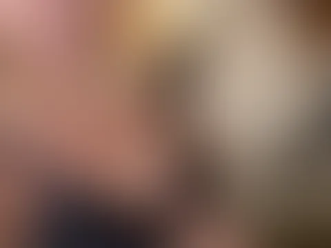 Kleines süsses Video mit der hübschen Vivien beim Fotoshooting am Futtertisch, war wie immer sehr geil!