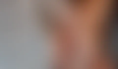 Ob ich dieses Jahr wohl ein braves Mädchen war? 😇😝🖤 Vielleicht ein bisschen versaut...😏😋 Zum Nikolaus gibt es für mich, eine S****a Zuckerstange mit Mega Orgasmus! 🥵💦 Doch die Glasur muss ich m