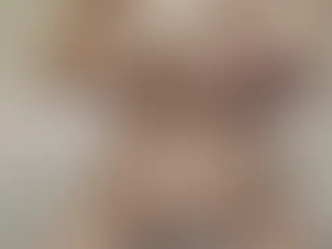 In der Badewanne mit Titten spielen 🤤