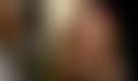 Die Waschmaschine vibriert unter mir und ich lächle dich an.  „Heißes Klischee... fühlt sich echt gut an... Hast du das eigentlich schon mal ausprobiert?“ 😏