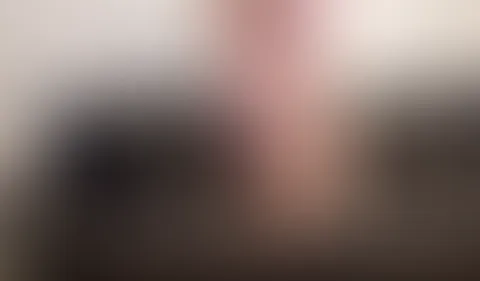 Ich benutze zum ersten Mal einen Vibrator 😍 Meine Güte ist das aufregend .... Ich weiß gar nicht mehr wo mir der Kopf steht. Tu ich hier das richtige ? Ich denke aber schon denn es fühlt sich sooo a