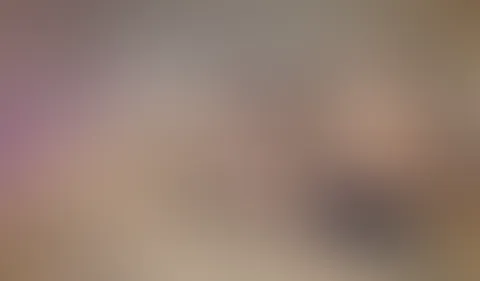 Ich war ein böses Mädchen und zur Strafe musste ich mir meine Speckf***e auspeitschen lassen. Und genau dann wenn es anfängt weh zu tun reißt die Kette. Aber er hat mir schon versprochen das er mich d