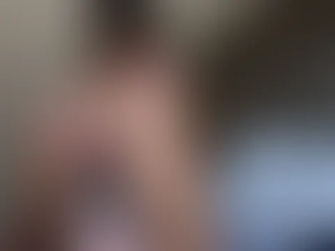 Doggy siehst du P***y + arschloch & ich spiele daran rum 🥵🥵 Ich trage auch die schwarze Brille 🤯