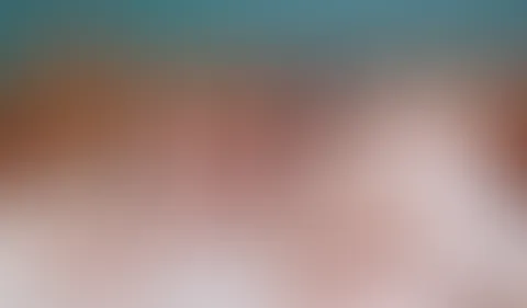 Mein ERSTER Dreier - es ist zu geil, wie sich mich bläst während er sie von hinten f**kt...
