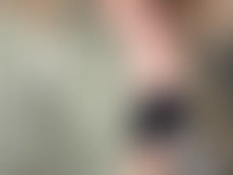 Wenn wir uns so auf der Straße begegnen würden... 🤭 Würdest du stehen bleiben und mich ansprechen? 😉 Manchmal beginnt eine schöne Geschichte genau mit so einem einzigen Moment. 🥰