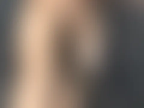 Ich stehe nackt unter der Dusche. Hilfst du mir noch beim Einseifen?