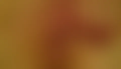 Möchtest du mal einen "tiefen Einblick" haben? Bitteschön. Schau wie schön feucht sie ist... 🥵