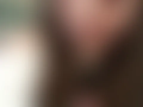 Guck mir tief in die Augen... Siehst du das Funkeln? ✨😏 Sag mir, woran du denkst...
