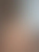 Hey meine Geilen✌, heute wieder ein ausgewältes Bild für euch mit Blick auf mein Heiligstes😮. Ich knie nackt auf dem Bett und strecke euch meinen Hintern entgegen🥵. Ich wünsche viel Spaß damit😘