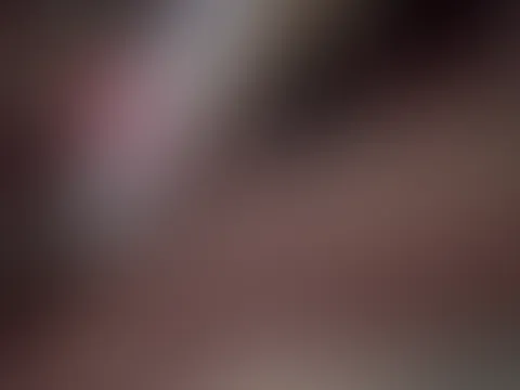 Ich dachte mir bevor ich aufstehe kann ich mir doch meinen massagestab nehmen und es meiner P***y besorgen ich hätte nicht damit gerechnet das ich so früh am Morgen schon a********n werde war selbst ü