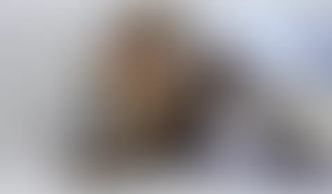 Sexy Catwoman f**kt ihre Löcher