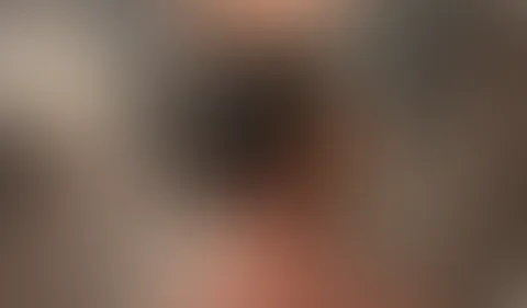 Daddy versohlt mir den A***h und f**kt mich a**l.