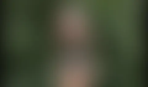 Haha! Die Sonne scheint und es ist wirklich schönes Wetter. Da habe ich einfach Lust auf ein paar versaute Toilettenspiele in meiner neue Sitzbadewanne. Wenn du magst kannst du gern zu sehen oder auch