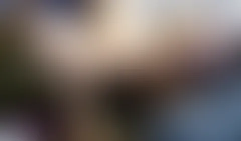 Mega Dildo sprengt M****i schon beim ersten Versuch