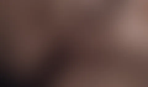 Spiele mal ganz anders an meinen Nippeln und meiner P***y (nahaufnahme)
