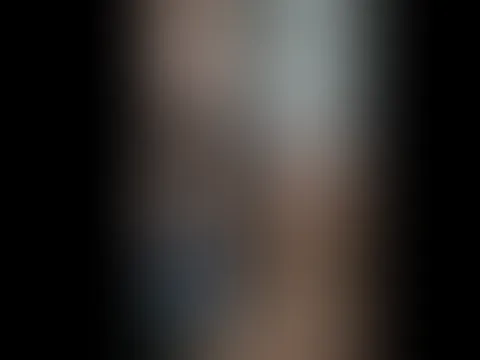 Big Dildo- Selbstbefriedigt, in heißem lack straps outfitt mit freien großen Brüsten und heißen Nylons