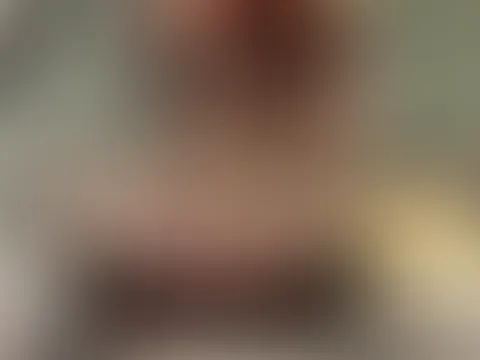 Sinnliche Bilder in Dessous und oben ohne