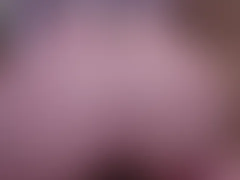 Selbstbefriedigung🤤 Ich trage meine rosa Lederleggings sitze mit dem A***h zur Kamera und mache es mir außerhalb der Lederleggings mit einem Vibrator🤤 Bis ich zum Orgasmus komme😍 Das Video ist mit