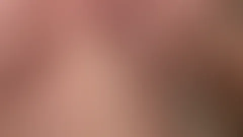 Ich zieh mir den silbernen BH aus und du darfst dir aussuchen, wo du zuerst hinfasst