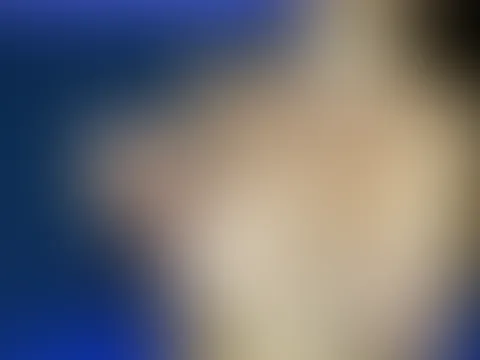 Ziehe mich langsam aus für dich genieß es