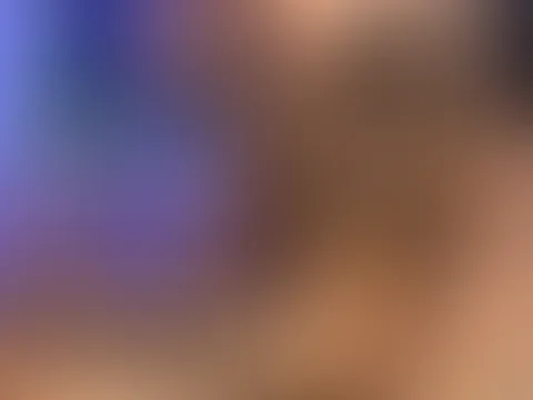 Geile Blondine im Netzanzug