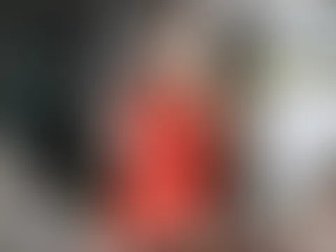 Rotes Nachtkleid