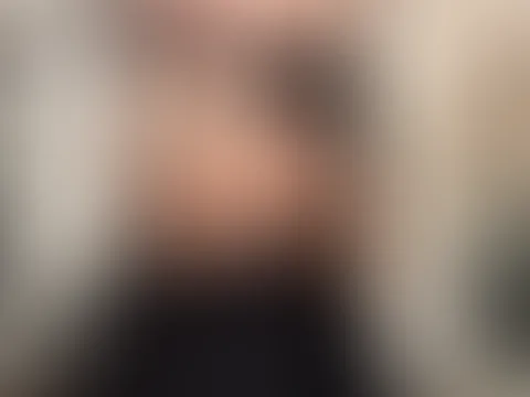 Beim Arzt mal kurz das Top hochgerutscht solange ich warten musste😈🤤