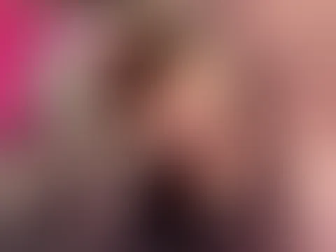 Heimischer Analsex mit einem Freund und einem Strap-on.