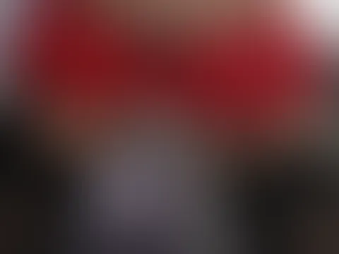 Ein Hauch von Nichts... nur ein klein wenig höher der Rock! So nah die M****i und doch so fern <3