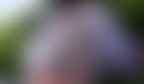 FUSS-PEEPSHOW!! Das Gras kitzelt zwischen meinen Zehen! Für meine Fuß-Feti´s habe ich ein kleines Leckerchen! Outdoor im grünen, bei besten Lichtverhältnissen zeige ich dir meine Füsse ganz genau! I