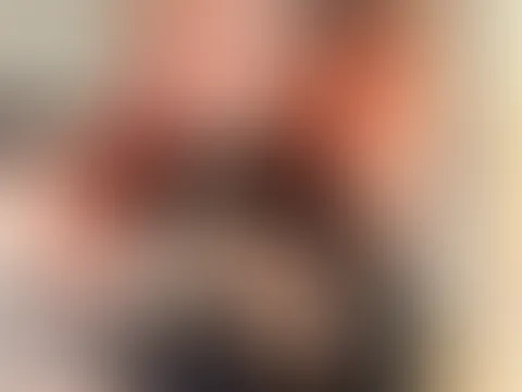 Ich bin gerade erst wach geworden… noch ganz verschlafen, aber mein Kopf ist schon wieder voller Gedanken 😈