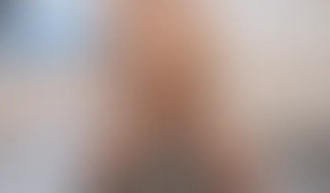 P***ycreme sammeln mit Glasflasche