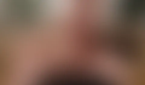 Spritz mir auf die neuen Titten geile F**ksahne für mich