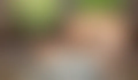 Geiles Samenreiches Shooting. Mein Fotograf spritzt mir auf dem Bauch