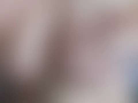 Die Sprühsahne zerfließt so auf meinem Körper💦