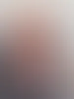 Mhh zieh mich rüber zu dir und das Höschen zur Seite damit du meine Löcher siehst- was machst du mit mir?