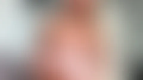 Ok Nachthemd an oder aus? Oder reicht es so? Schön Titten raus und hochheben 😋😉💦