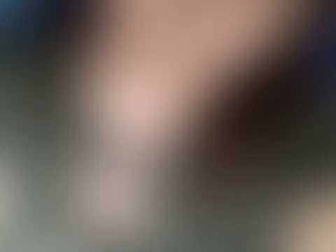 Irgendwie möchte man mich langsam und genüsslich entdecken … ganz ohne Eile 😏 Ein Blick genügt – und der Wunsch, mich besser kennenzulernen, wird übermächtig 🔥